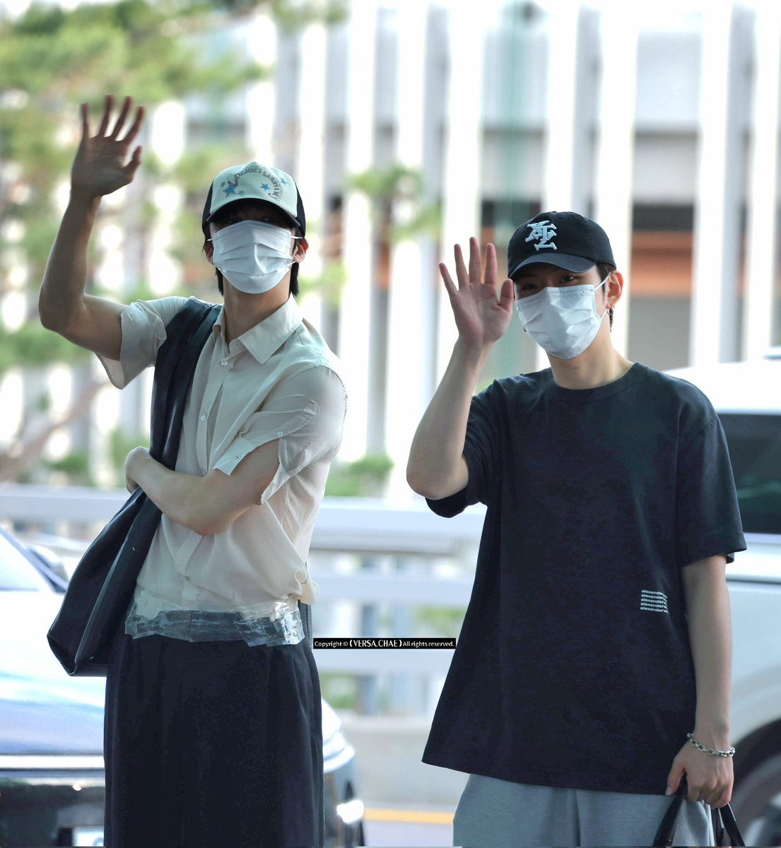 VERSA_CHAE's tweet photo. 260625 ICN 시드니 출국
형워니 허리에 뭐지.....
#기현 #KIHYUN #형원 #HYUNGWON #몬스타엑스 #MONSTAX #MONSTA_X https://t.co/f5cxJESthq