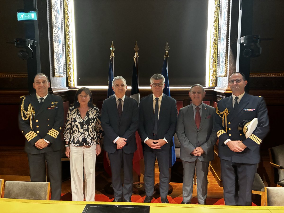 SubseDefensa's tweet photo. En París, el Subsecretario de Defensa, Rodrigo Álvarez, participó en el XIV Diálogo Estratégico entre Chile y Francia, fortaleciendo la cooperación bilateral en defensa y abordando desafíos de seguridad internacional, con especial énfasis en el Pacífico Sur. https://t.co/5KRwHUEXXc