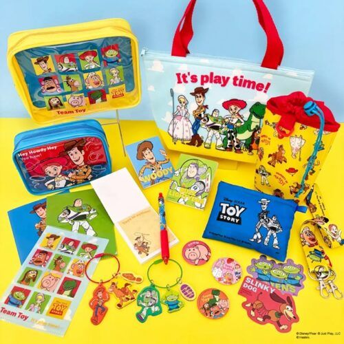 shimapatobu's tweet photo. キャンドゥ『トイストーリー』大型コラボ2026年夏！全41品番が新発売！

https://t.co/IJTjrlkKOu

2026年6月25日（木）から順次発売！
＃キャンドゥ　＃トイストーリー　#トイストーリー５ ＃100均　＃100円ショップ

「ウッディ」や「バズ・ライトイヤー」以外にも「ミスター・ポテトヘッド」「スリンキー・ドッグ」「レックス」「ハム」などの仲間たちも登場！