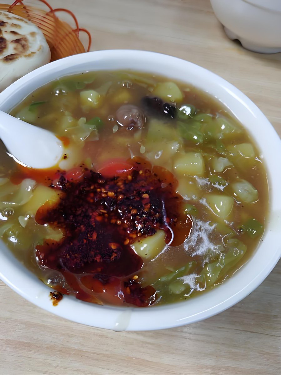70iwvuWjcjURx0k's tweet photo. Enjoying a warm bowl of tomato egg drop soup with crusty bread on a rainy evening—simple, comforting, and totally hitting the spot! https://t.co/0bpGvFpA7A