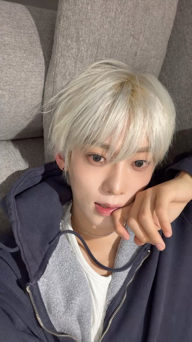 thidavanhchan's tweet photo. ANDEAR Selca Day!!🦭 … it’s been a while since I’ve done one of these … lowkey I have red bangs rn, so these pics are old LOL #ANDEARS #ANDEARSELCADAY #KAMDEN
#ANDEARSD #AMPERSANDONE #앰퍼샌드원 #앤디어 #나캠든 #캠든 #나두빈 #NAKAMDEN @_AMPERSANDONE_ https://t.co/uzF21fu2Tr