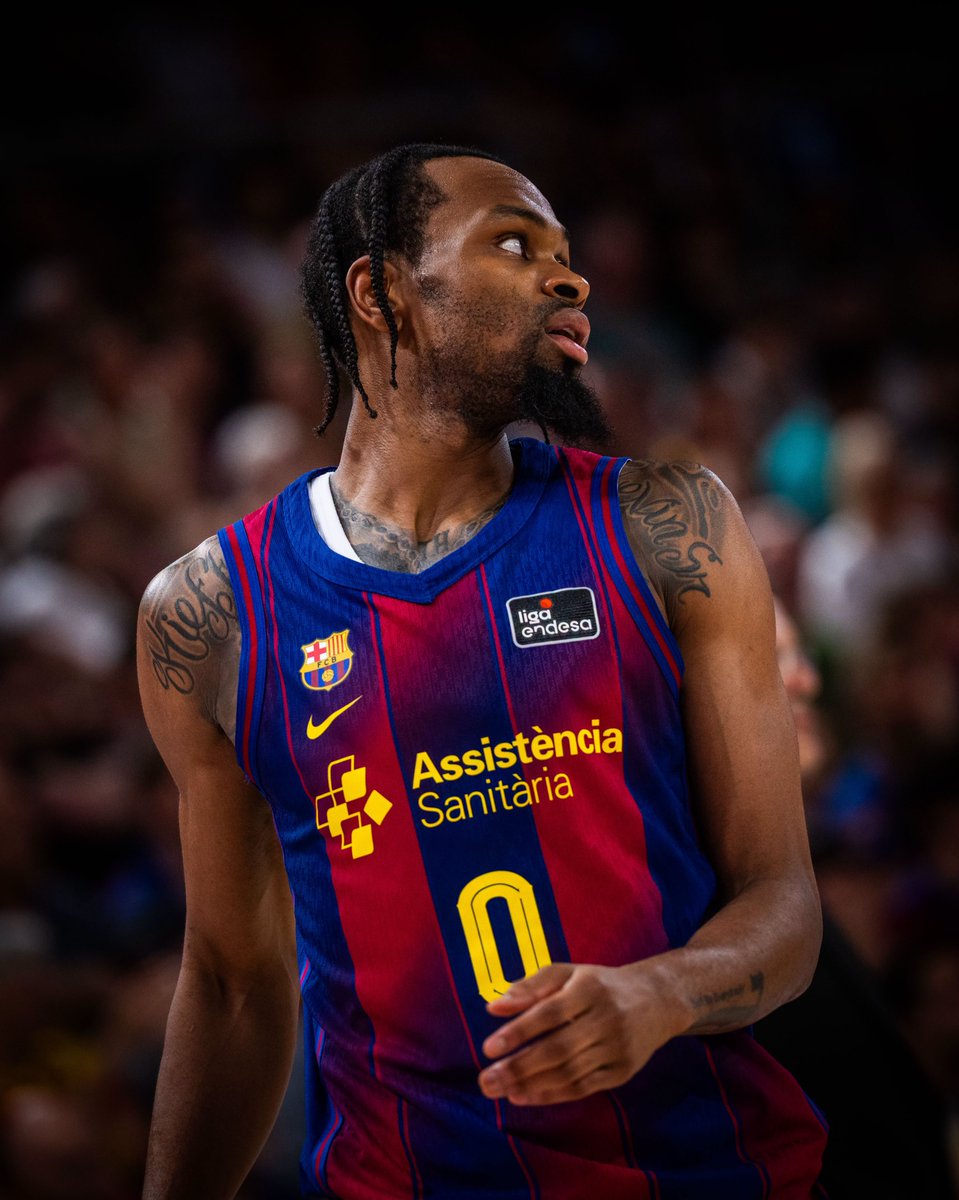 BarcaHoopsFr's tweet photo. 🛡️ LES PILIERS DE DEMAIN : PLACE AU RENOUVEAU !

Après l'heure des adieux, place à ceux qui restent pour reconstruire. Kevin Punter, Juan Nuñez, Dario Brizuela, Will Clyburn, Joel Parra et Toko Shengelia seront les visages de notre rachat. 🌟

On ne va pas se mentir, cette année a encore été terriblement difficile, dans la lignée de la précédente. Les semaines à venir s'annoncent brûlantes en coulisses pour remodeler l'effectif. Mais aujourd'hui, on veut croire que le plus dur est derrière nous. Le Barça Basket doit regarder devant, avancer et entamer sa reconquête vers les sommets européens. La saison prochaine sera celle du renouveau ! 🏛️📈

💪 La mention spéciale : Toko Shengelia & Joel Parra 

S'il y a bien deux joueurs qui ont capturé l'essence de ce club cette année, ce sont eux. Toko et Joel ont tout donné, laissant leur âme sur le parquet à chaque match. Ils incarnent à la perfection ce que signifie porter ce maillot : se battre de la première à la dernière seconde, peu importe le score, peu importe la douleur. C'est ça, l'ADN Barça. 🧬

🎗️ Joel Parra Capitaine ? 

En tant que pur Barcelonais, Joel a le sang blaugrana qui coule dans les veines. Il mérite amplement de récupérer le brassard pour guider cette nouvelle ère. Quel meilleur symbole pour mener la révolte ? 🇪🇸

On est derrière vous les gars. Prêts pour le combat. ✊