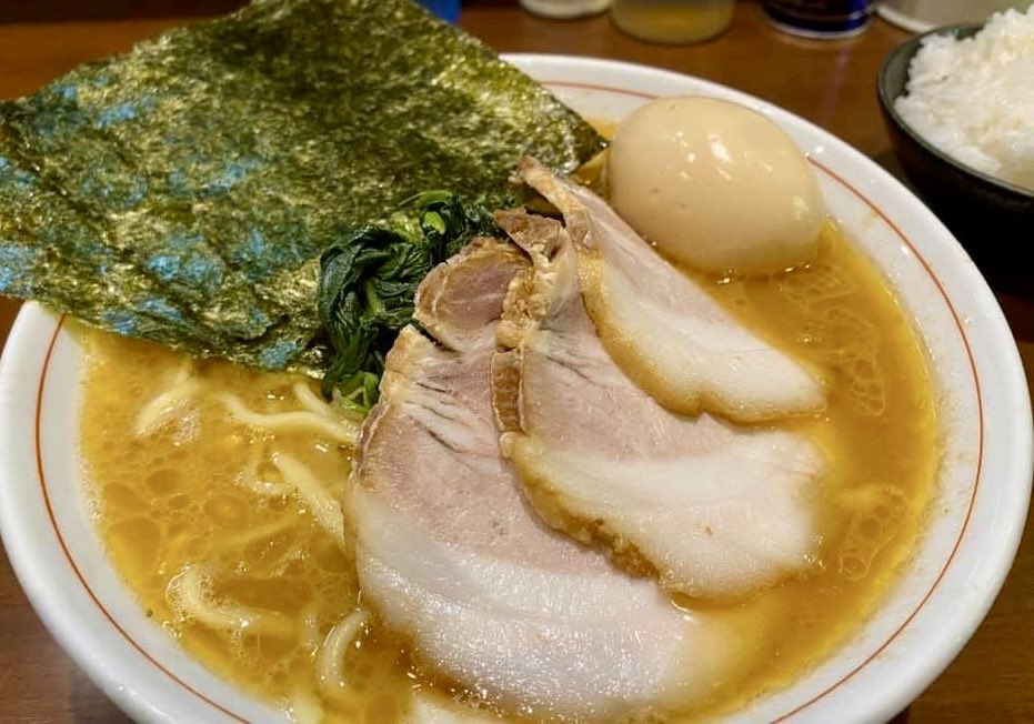 rjlock2001's tweet photo. らーめん 飛粋 上大岡店
いよいよ7月1日オープン 🎊
横浜市民としては楽しみです👍

って事で‥
飛粋デビューの一杯🤗

【らーめん 飛粋】蒲田本店
特製らーめん バラ肉の中盛
　　　　　　　　　　2019.12.18

#家系ラーメン
#らーめん飛粋
#いつかの一杯 https://t.co/hZz1NStkPD