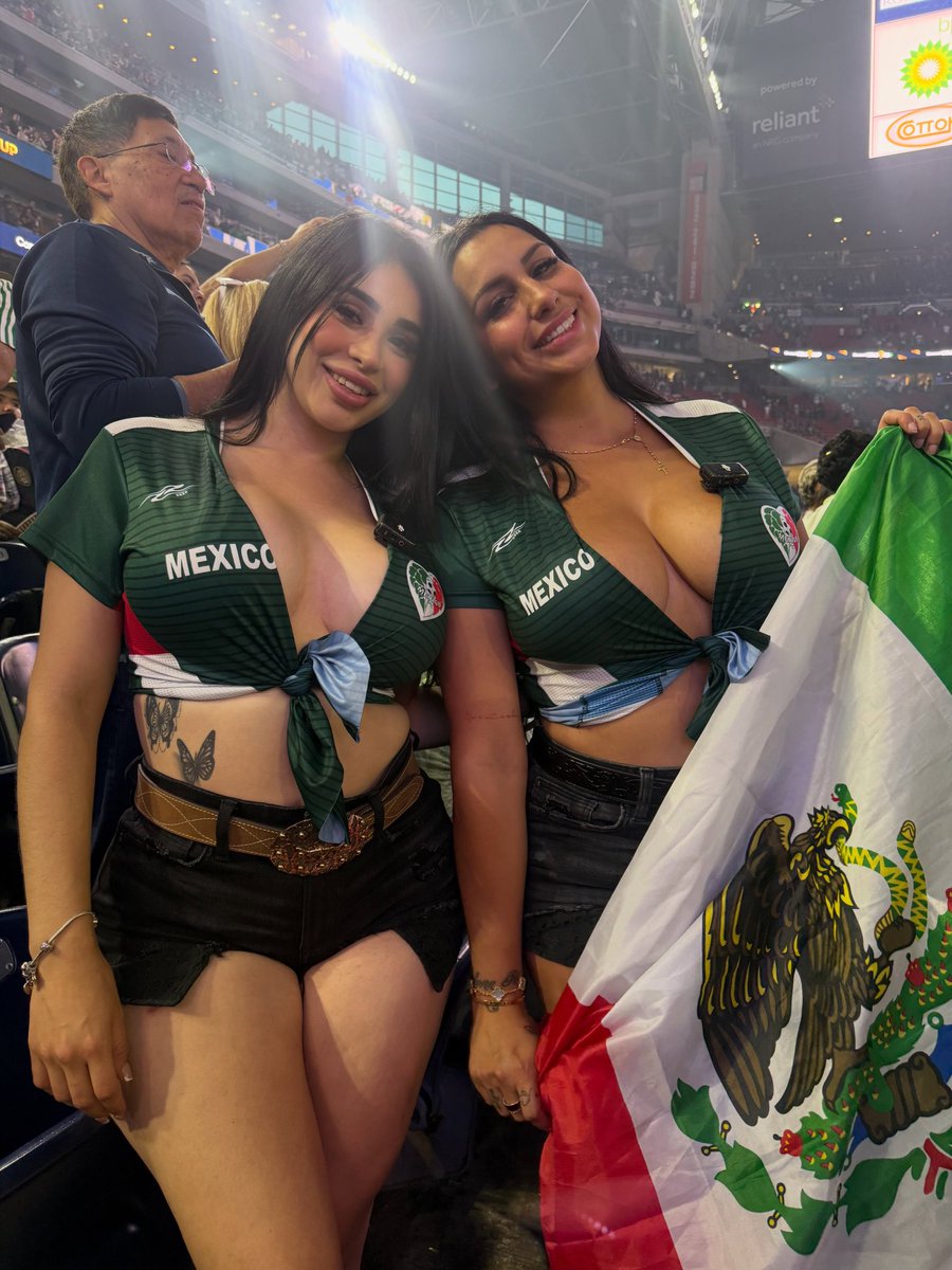 WCpulse_26's tweet photo. Mexican ladies are here to go boogy again 🍊🍊🇲🇽😊 https://t.co/q8U0RGUmWR