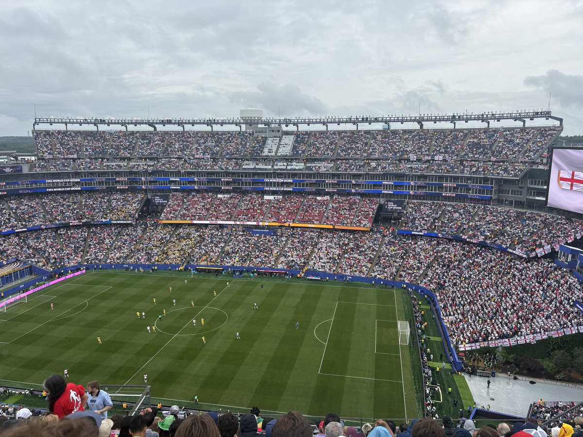 Rongwon's tweet photo. @FIFAWorldCup Any comments on so many empty seats at a World Cup match? Ridiculously high prices maybe? https://t.co/3NZNy0n5Aj