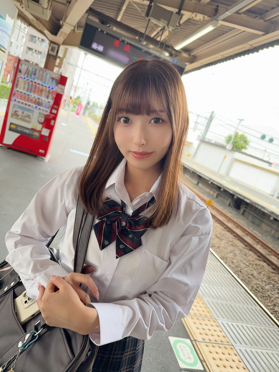 Aizawa_miyu03's tweet photo. JKのフリして電車乗ったんだよね🚃 https://t.co/sVphJJCoRJ