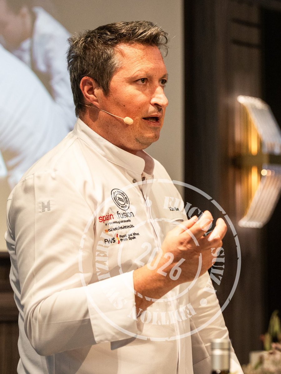 madridfusion's tweet photo. En Spain Fusion Zurich, Kiko Moya "L’Escaleta", trajo desde el interior de Alicante un solo producto: la almendra, y fue capaz de orquestar una ponencia y varios platos para degustar que mostraron la diversidad que un solo producto español puede generar. https://t.co/3J8TngyBHS