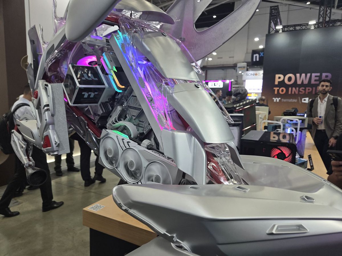 XPCMTeam's tweet photo. The Horse Mod at Thermaltake - Computex 2026 (Part 4) @ThermaltakeInc  @Thermaltake_UK_  @Thermaltake_na  

#pcbuild #pcsetup #pcmodding #gamingpc #custompc #xpcm #watercooling #customloop #computex2026 #thermaltake https://t.co/3Gd2GCGAU4