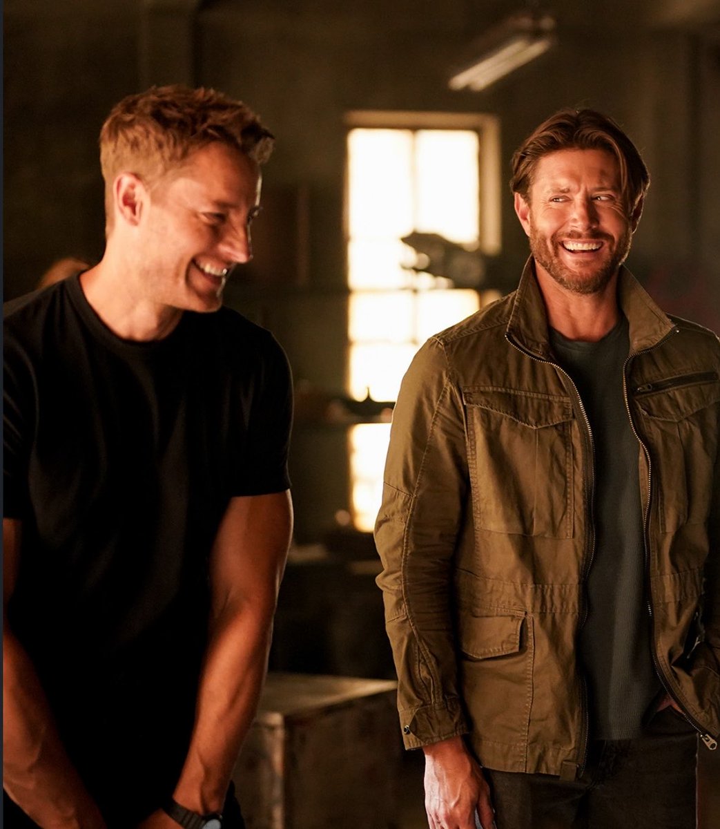 infoackles's tweet photo. AMO TANTO! Jensen Ackles e Justin Hartley nos bastidores de Tracker! ❤️😍 https://t.co/wAiMQ0rX0E
