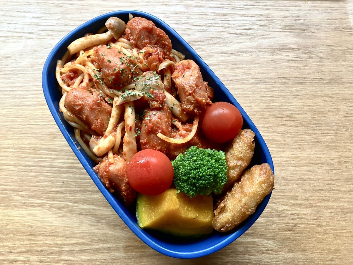 elmo181819's tweet photo. おはようございます♪
6/25のお弁当です
⭐︎ウィンナーときのこのトマトパスタ ⭐︎蒸しカボチャ 
お米がなかった…💦買いに行かなきゃ
#お弁当記録 #えるものお弁当記録 https://t.co/uWjNEJdaod