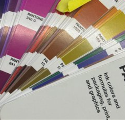 PamInGallifrey's tweet photo. @ultbiasofficial that shade of brown on a a4 binder would look nice https://t.co/JRUUhuVSF4