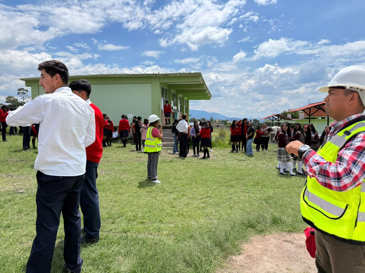 CobaemA's tweet photo. 🚨📚 En #COBAEMAculco 🏫 participamos de manera responsable en el simulacro realizado el día de hoy, fortaleciendo la cultura de la prevención y la capacidad de respuesta ante situaciones de emergencia.
✅ La seguridad es tarea de todos. https://t.co/b0aT5Tm5Cj