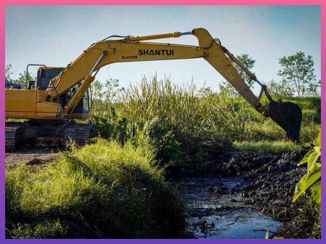 NPChaco1's tweet photo. #BARRANQUERAS: La #CEEM Continúa Fortaleciendo El Sistema Hídrico Con Nuevas #Intervenciones Sobre El Canal Nicolás R. Acosta  #Noticiasdelparana https://t.co/rq72qaAsG5 https://t.co/DLiYEYjMy3
