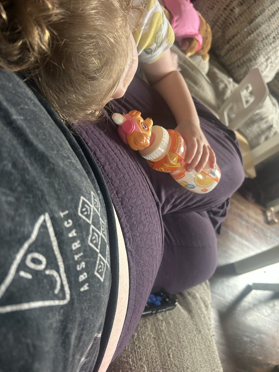 procrastimegand's tweet photo. “How many more minutes til baby brother comes out?” https://t.co/WLuW8cgDZc