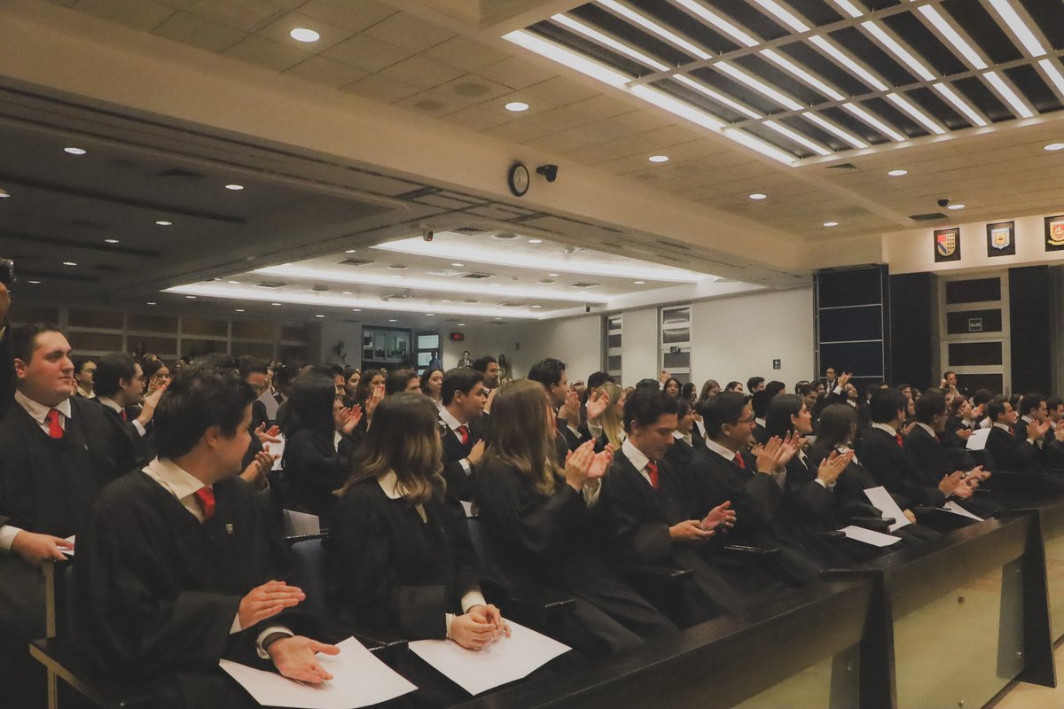 UPGdl's tweet photo. Pero detrás de este logro, hay años de estudio, retos, aprendizajes y momentos que dejaron huella. Cada paso recorrido los ha preparado para afrontar con liderazgo los desafíos de su profesión. https://t.co/PVfhG6hHj5