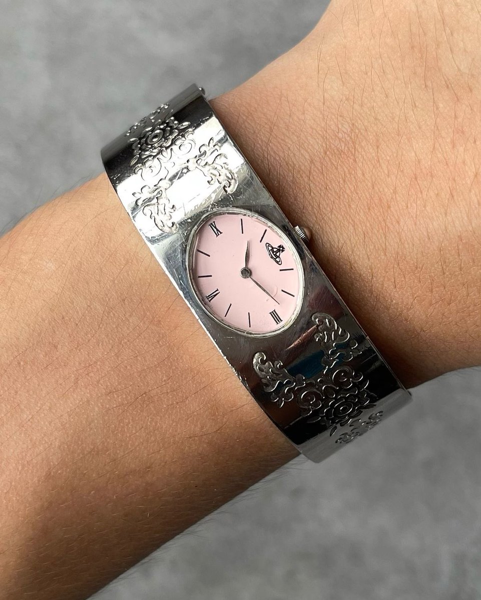 porcel444in's tweet photo. is this vivienne westwood engraved watch actually real because i #need it so bad https://t.co/mFQpA7u8pE