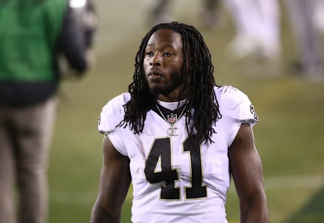 SleeperSaints's tweet photo. If your life depended on it, and you needed someone to score a touchdown on fourth down, which #Saints player would you trust most? 

2019 Michael Thomas at the 10-yard line, or 2020 Alvin Kamara at the five-yard line? https://t.co/UuMnU4joHR