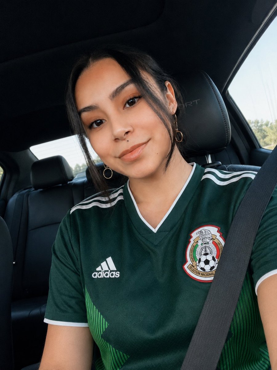 Vanessa Renee tweet media