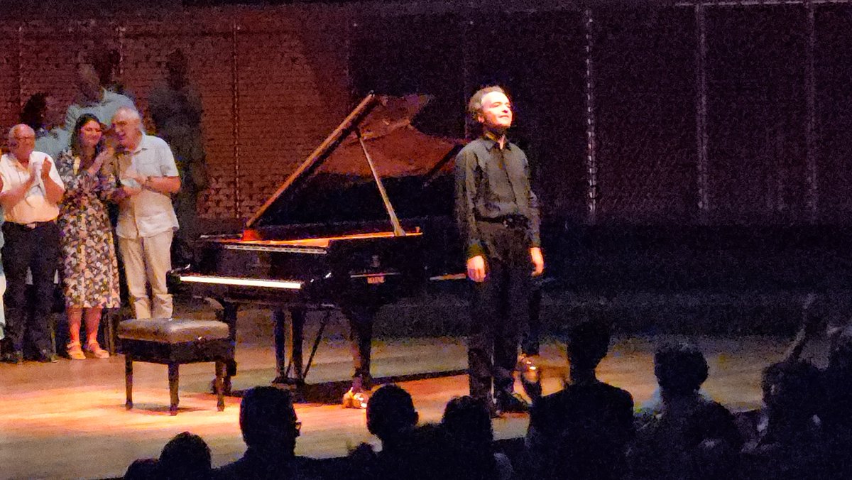 toorandom's tweet photo. Today I listened Evgeny Kissin in The Hague, Amare. The best. Check the perfect trills.

#liszt https://t.co/WtuUCFgjeg
