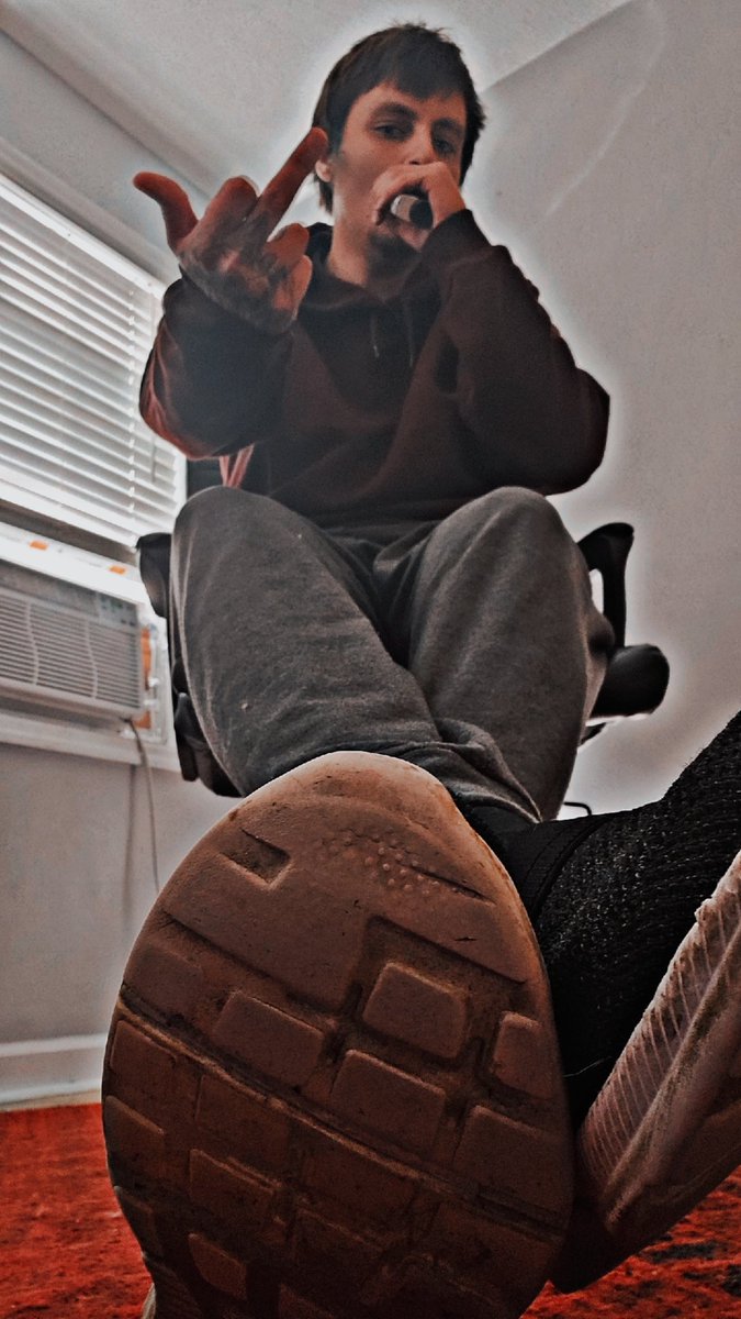 EmperorJordon's tweet photo. Get next to daddies feet. Your safe there 😈💪 #Findom #FinancialDomination #Cashmaster #CashGod #Cashslave #WalletDrain #Tribute #Paypig #HumanATM #Finsub #Submit #CashPig #MoneySlave #HumanATM https://t.co/QyqZVMAy9W