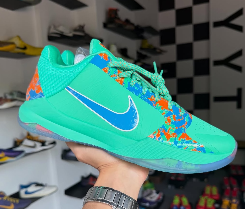 JustFreshKicks's tweet photo. IN HAND: Jalen Brunson x Nike Kobe 5 Protro PE "NY vs. NY" 🗽

🗓️ August 1st
💰 $190 https://t.co/yYqNMhFcoE