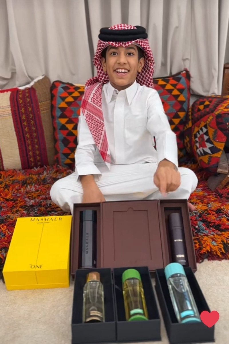 nardine0_0's tweet photo. يعني اسفه لكل لي أعلنوا 
أفضل إعلان أحمد التاريخ برعاية ناصر محمد 
اشكر اختيارك الفخم لأقوى معلن فالشرق الأوسط جمال أناقة ذرابة إبتسامة ساحرة منطوق حماس 
يخليك تشتري وانت فرحان ومقتنع 
#احمد_قزيع_السهلي https://t.co/xcUAsMLfAD