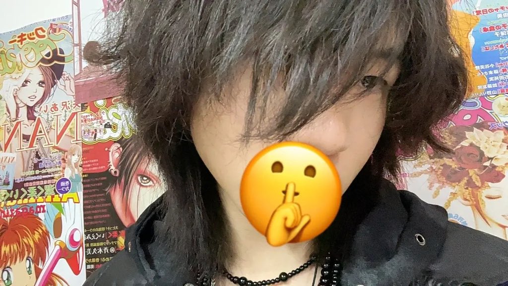 Meow4Xing's tweet photo. 头发自然卷粗硬发质 每次拉直完理发师都���受损太严重了做不了其他项目了 咋办 只能买假发或者换理发师吗🥲 https://t.co/krTiT2rtYZ