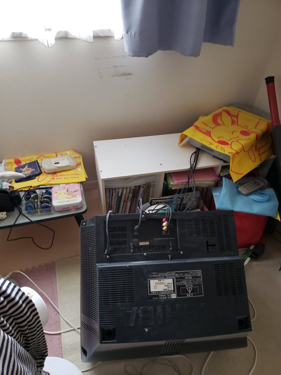 Syuto_TheCreate's tweet photo. 岩手県民ワイ、此方無事です。

ブラウン管がひっくり返ってたけど大丈夫、無事です(？？)

なげぇよ、二分も揺れるな馬鹿
(※地震本当に無理男)

現場からは以上です https://t.co/nBVf3SGuXC