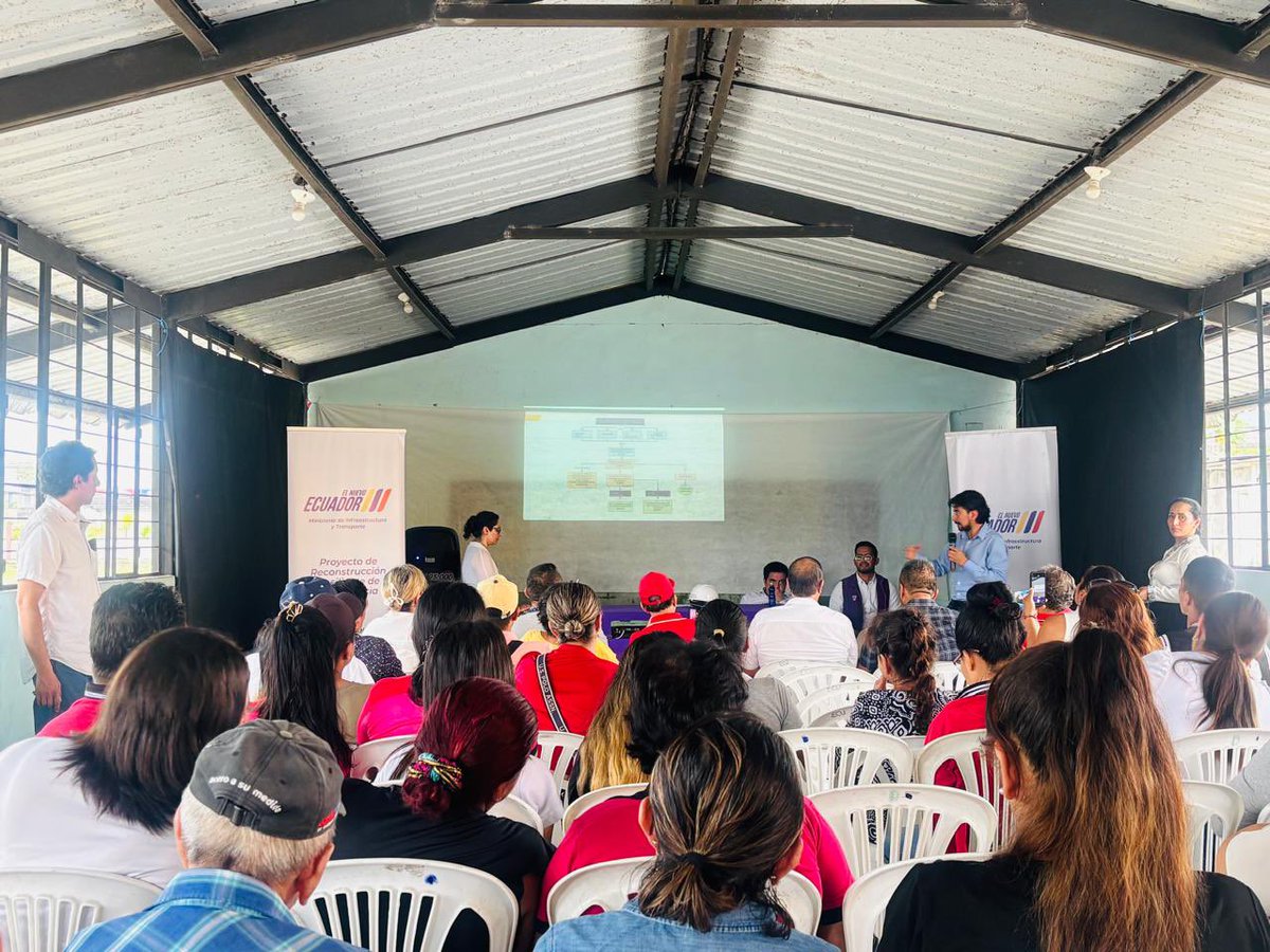 MIT_Ecuador's tweet photo. #SantoDomingodelosTsáchilas | El MIT llevó a cabo la Consulta Informativa para la Rehabilitación vial de la E25, tramo Santo Domingo – Las Mercedes – 10 de Agosto – San Miguel de Los Bancos, de 62,40 km de longitud.

La ciudadanía de Brasilia del Toachi, Las Mercedes y 10 de Agosto conoció los aspectos técnicos, sociales y ambientales de esta obra vial, así como sus beneficios para mejorar la conectividad, seguridad vial y movilidad entre Santo Domingo de los Tsáchilas y Pichincha.

👥 Este espacio permitió informar, escuchar inquietudes y fortalecer el diálogo con las comunidades del área de influencia del proyecto.

🤝 Con estos procesos participativos, el MIT reafirma su compromiso con la transparencia, la participación ciudadana y el desarrollo de obras estratégicas para el país.