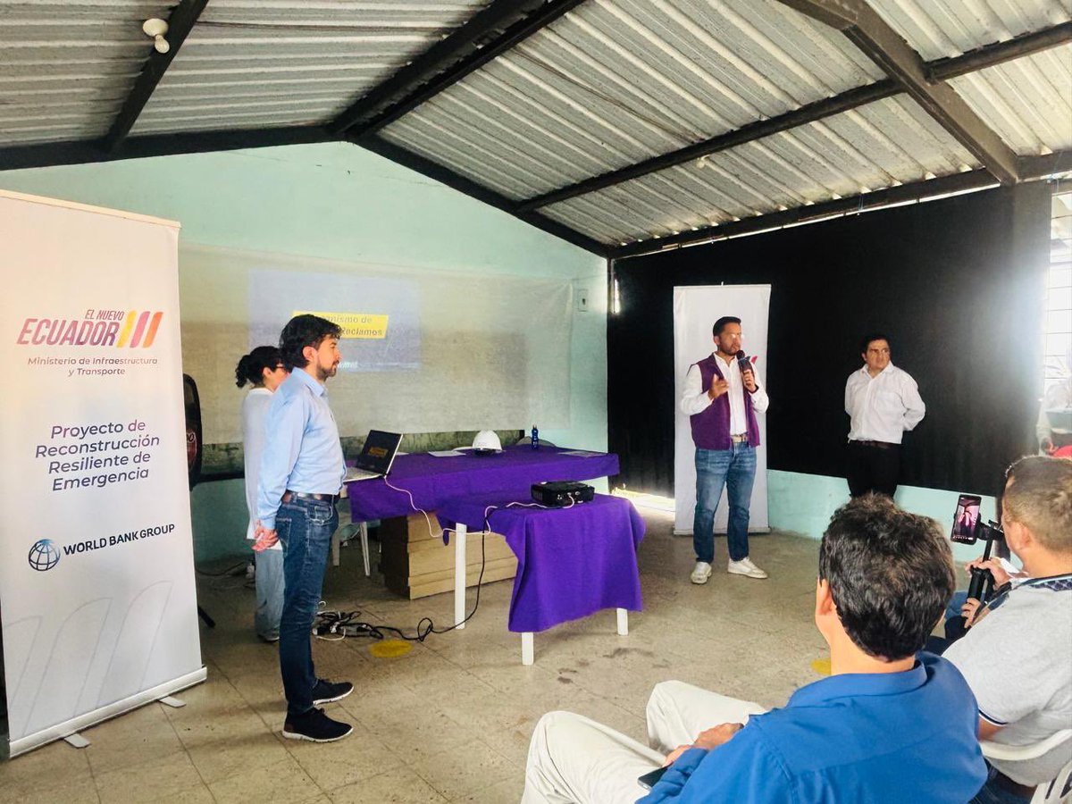 MIT_Ecuador's tweet photo. #SantoDomingodelosTsáchilas | El MIT llevó a cabo la Consulta Informativa para la Rehabilitación vial de la E25, tramo Santo Domingo – Las Mercedes – 10 de Agosto – San Miguel de Los Bancos, de 62,40 km de longitud.

La ciudadanía de Brasilia del Toachi, Las Mercedes y 10 de Agosto conoció los aspectos técnicos, sociales y ambientales de esta obra vial, así como sus beneficios para mejorar la conectividad, seguridad vial y movilidad entre Santo Domingo de los Tsáchilas y Pichincha.

👥 Este espacio permitió informar, escuchar inquietudes y fortalecer el diálogo con las comunidades del área de influencia del proyecto.

🤝 Con estos procesos participativos, el MIT reafirma su compromiso con la transparencia, la participación ciudadana y el desarrollo de obras estratégicas para el país.