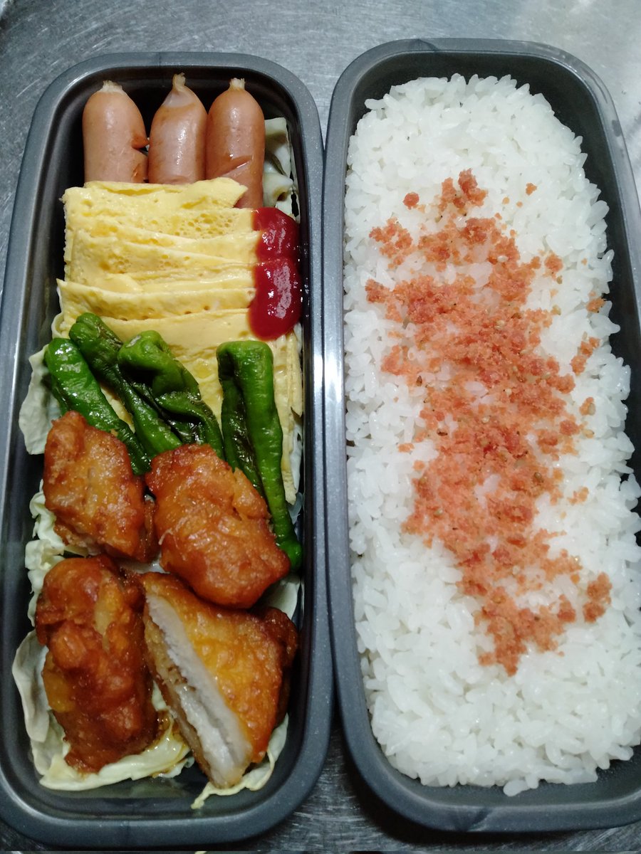 katanaba's tweet photo. 両親いるのに父親がほとんど家事やってるのは珍しいらしい。
今日もテキトー弁当。
#ワンオペ #弁当 #兼業主夫 https://t.co/v073rwQc0P