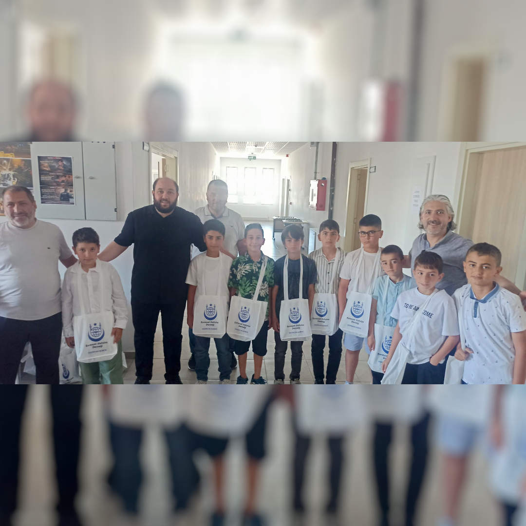 EhadErzincan's tweet photo. EHAD Erzincan Şubesi olarak, Piri Sami Hafızlık Ortaokulu’nda hafızlık yolunda gayret gösteren yaklaşık 300 öğrencimize çantalarını hediye ettik. Rabbimiz hafız adaylarımızın gayretlerini kabul eylesin, başarılarını daim kılsın.
@ehadgm @EHADTV #EHAD https://t.co/aEEa7ecFgt