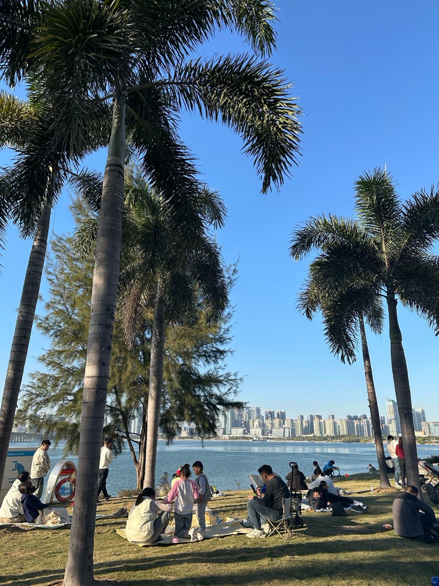 9083DNgzgaJ0cY6's tweet photo. Just lounging with a cold iced latte and my favorite playlist on a lazy Sunday—this is the real definition of perfect downtime. https://t.co/KZhDydlhY1
