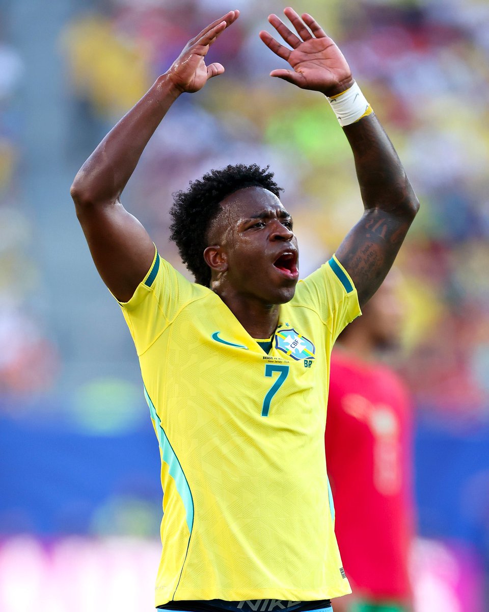ErrorArbitralTR's tweet photo. TODOS estamos de acuerdo en que Vinicius Junior es el MEJOR jugador sudamericano de lo que llevamos de Mundial, ¿no? https://t.co/OX3shXTr6h