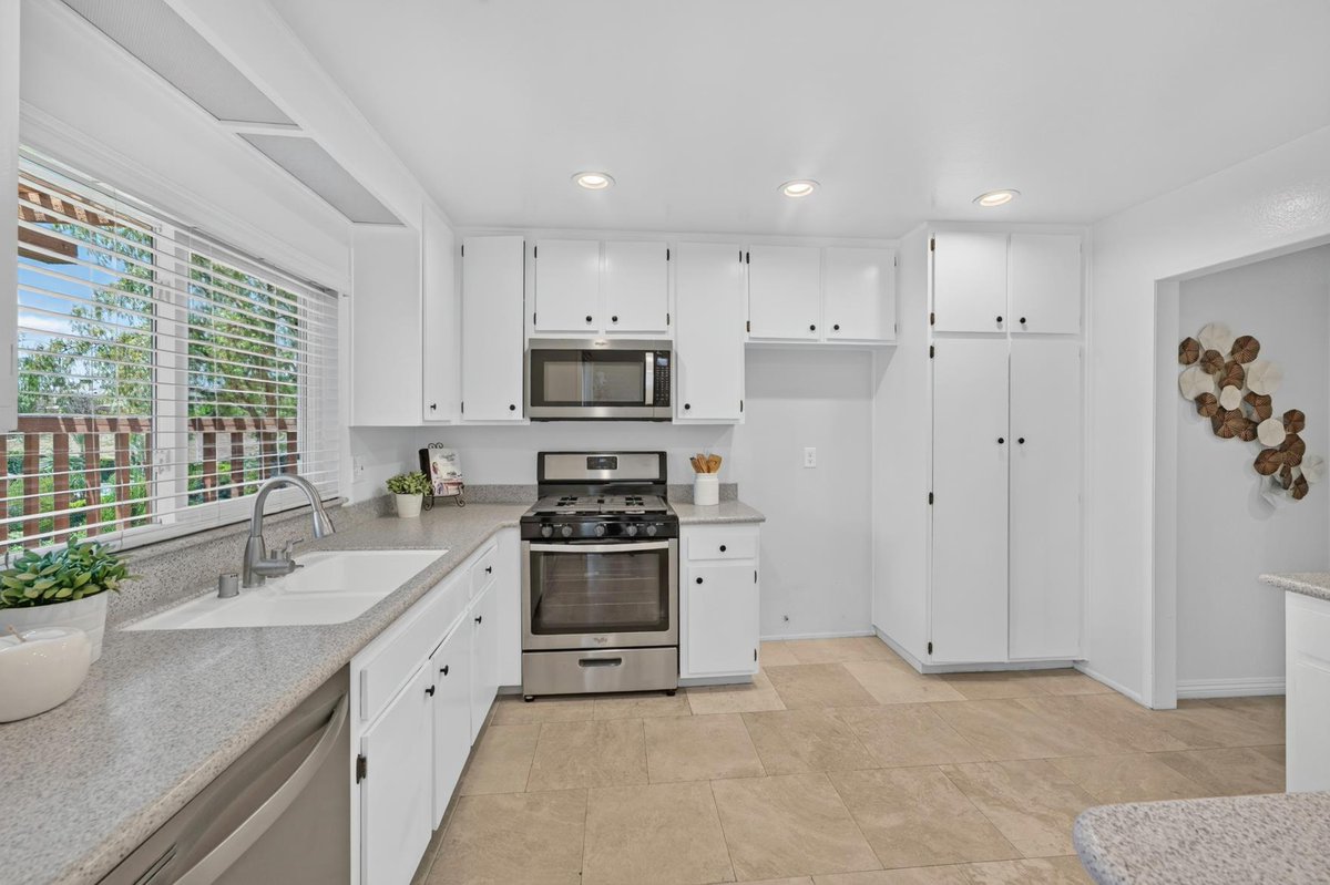 mattluke44's tweet photo. 🏡 Brand New Listing! 🏡

📍 4783 Logana Plaza, Yorba Linda

Ideally located in the highly sought-after Yorba Linda Knolls community! This beautifully maintained townhome features 4 bedrooms, 2.5 bathrooms, and approximately 1,529 square feet.
Matt Luke
DRE#01379779 https://t.co/dKz7wcftk4