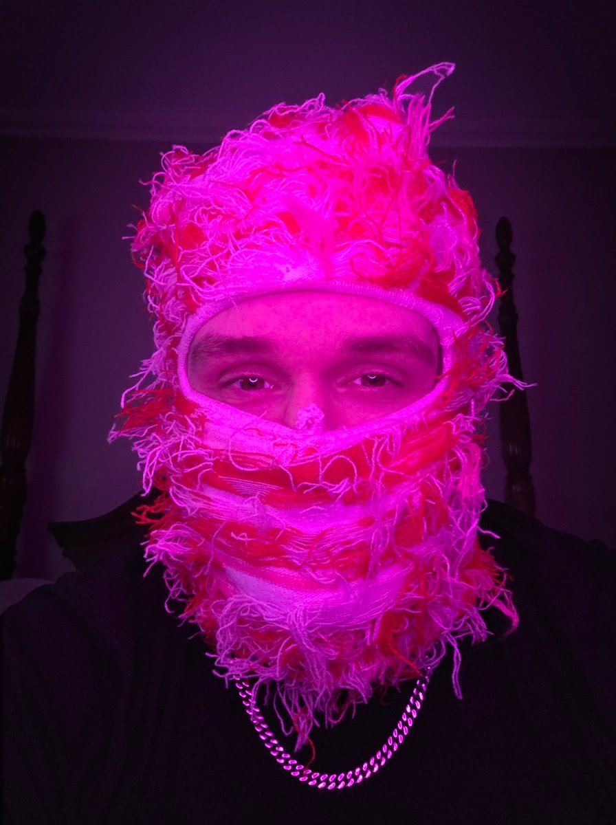 thatpinkcouple's tweet photo. What’s the first thing you notice about this picture? 💕

#ThatPinkCouple #PinkAesthetic #AltStyle #PinkVibes #Masked https://t.co/MAVRp2w2J9