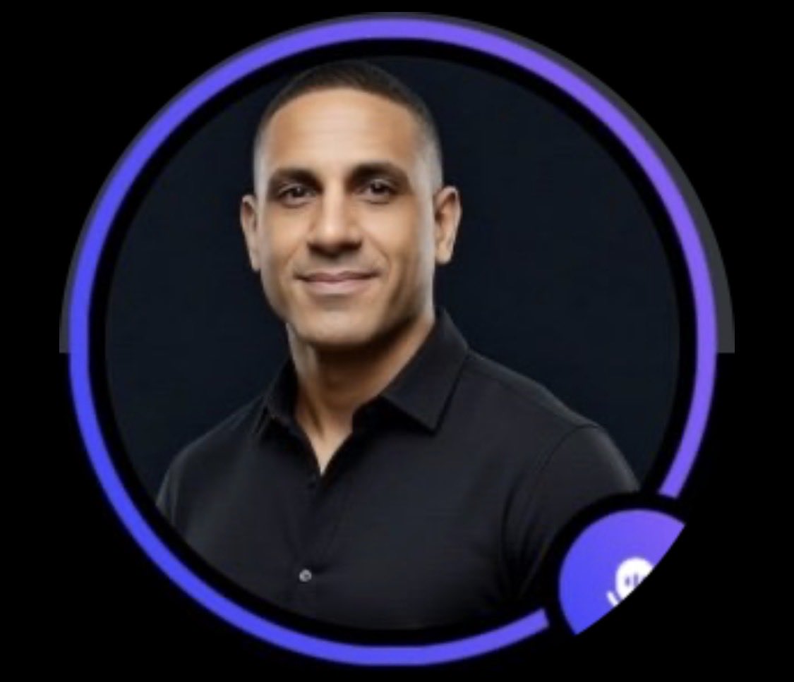 bitcoinbug90210's tweet photo. @LeonidasNFT Is this the same guy 😂😂😂😂 https://t.co/eiqkYyoxVY