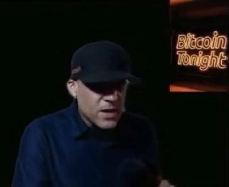 bitcoinbug90210's tweet photo. @LeonidasNFT Is this the same guy 😂😂😂😂 https://t.co/eiqkYyoxVY