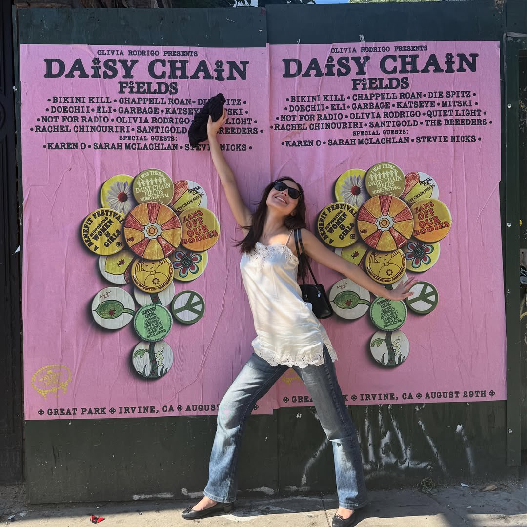 olivia_jpn's tweet photo. 「🩷🌼🩷🌼🩷🌼💪🏽💪🏽💪🏽💪🏽」
via #オリヴィア・ロドリゴ Instagram 

「Daisy Chain Fields」▶︎ https://t.co/4Zjm1tVpPG https://t.co/K7teUEQZB1