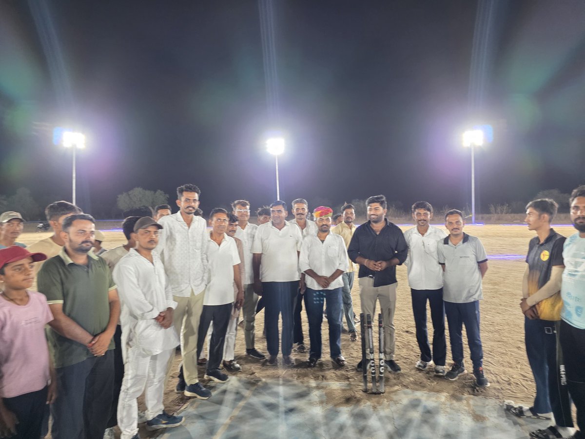 DoliThansingh's tweet photo. आज राष्ट्रीय लोकतांत्रिक पार्टी द्वारा मदरूपपुरी जी क्रिकेट ग्राउंड, चारलाई कल्ला में आयोजित भव्य रात्रिकालीन क्रिकेट प्रतियोगिता के पांचवें दिन के कार्यक्रम में सहभागिता कर खिलाड़ियों एवं खेल प्रेमियों का उत्साहवर्धन किया।
#thansinghdoli #RLPRajasthan https://t.co/i50kYWFX4R