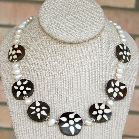 ShadowDogDesign's tweet photo. New! Tribal-inspired, artisan Fair Trade dark brown &amp; white #batik bone bead #flower #necklace w/ glowing white pearls!   via @ShadowDogDesign #ShopSmall #Handmade #TribalNecklace #FlowerNecklace      https://t.co/kkIulpOlMV https://t.co/0qd8wKYYfK