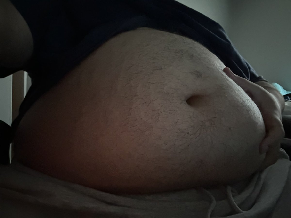 thelargestguyy's tweet photo. - worked an 8 hour shift ✅
- one of my favorite bears followed me back ✅
- ate a FUCK ton of food ✅

Time to hop on league 😊 https://t.co/UyxKtw69uR