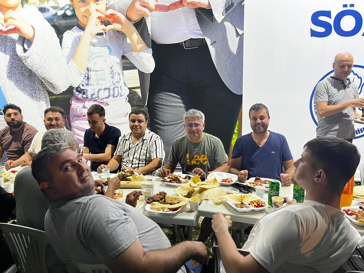 ESATHATO's tweet photo. Türk Metal Sendikası Manisa 1 Nolu Şubemize bağlı ECA Emas Fabrikamızda 16/24 vardiyasında ki çalışma arkadaşlarımızla iş çıkışı bir araya gelerek mangal etkinliğimizi gerçekleştirdik.

Aynı sofrayı paylaşmanın, dayanışmayı ve kardeşliği pekiştirmenin mutluluğunu yaşadık. https://t.co/uwGUhxBEZX