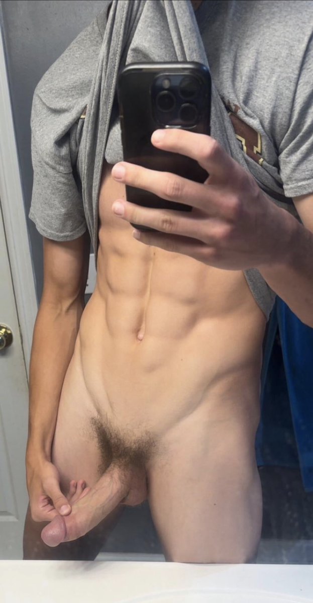 JohnSimth8jag's tweet photo. I’m horny dm me for bwc https://t.co/xtmURZJpSN