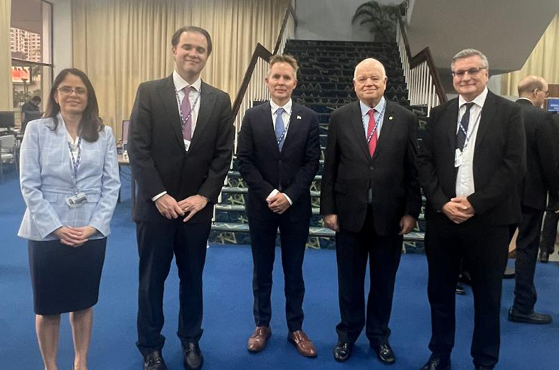 CorteIDH's tweet photo. 🇸🇪 La agenda de trabajo de la Corte Interamericana de Derechos Humanos durante la 56.ª Asamblea General de la OEA incluyó una reunión entre el Presidente del Tribunal, Juez Rodrigo Mudrovitsch, el Juez Ricardo C. Pérez Manrique, la Secretaria Gabriela Pacheco Arias y el Secretario Adjunto Javier Mariezcurrena, con el Embajador de Suecia en Guatemala, Pontus Rosenberg.

Durante el intercambio, la Corte agradeció el apoyo fundamental de Suecia a la Corte IDH en el fortalecimiento institucional del Tribunal, que permite celebrar sesiones y diligencias judiciales en terreno, la traducción de decisiones del Tribunal y el apoyo al Centro de Formación, entre otras iniciativas.

#CorteIDH
#OEA
#Suecia
#DerechosHumanos