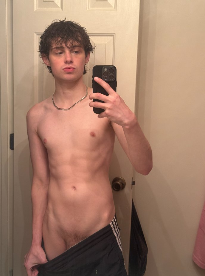 ChristiannReese's tweet photo. Give me a hand with this? https://t.co/H00hIuzP93
