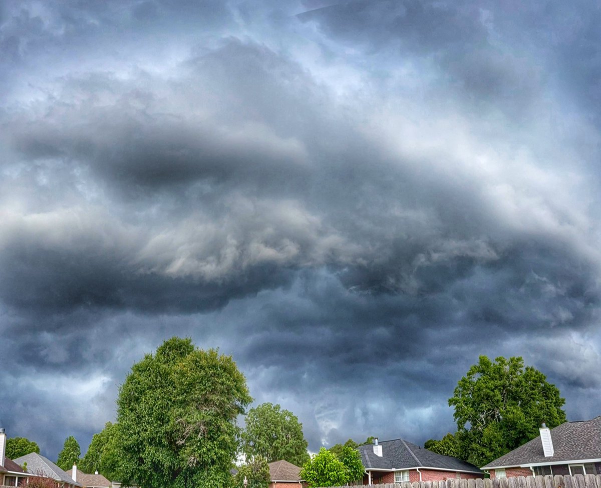 TheDanMitchell's tweet photo. The sky is really talking trouble this evening! (Pace, FL) @rzweather https://t.co/QLuPXoTsMU