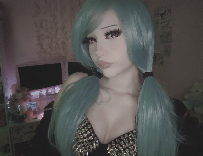 epicgrrl's tweet photo. this look didn’t rlly turn out how i want but these contacts are super cool,,,, ^_^ https://t.co/AUTXxZ5CM4