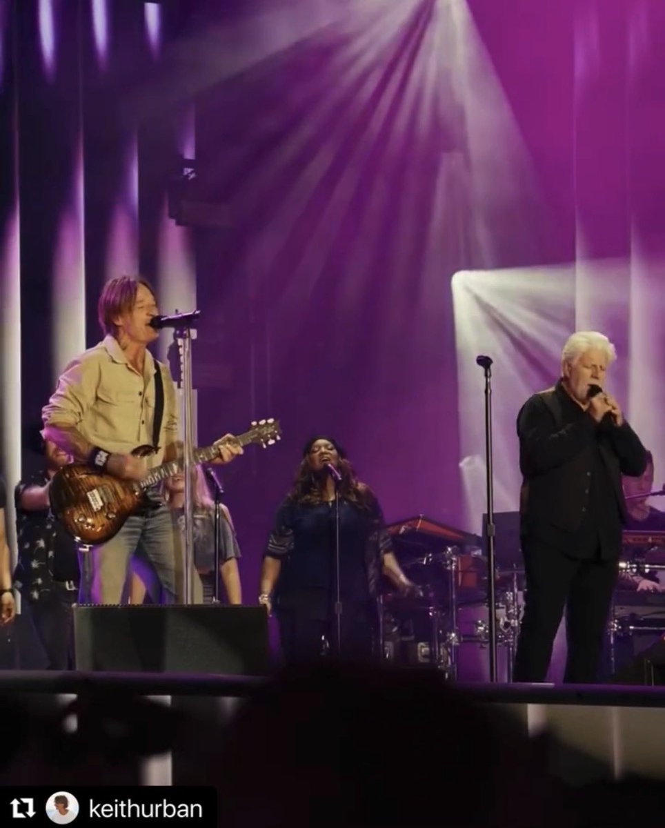 mmediareview's tweet photo. Thanks for streaming our review of #keithurban’s new #yachtrock album! #flowstate debuted strong in Australia, U.S., and “We Go Back” feat. #MichaelMcDonald will air on tomorrow’s #CMAFest recap. Also follow guest co-host @bookedonrock’s podcast on https://t.co/SZz9zboLG2! https://t.co/tPW9GKEmza