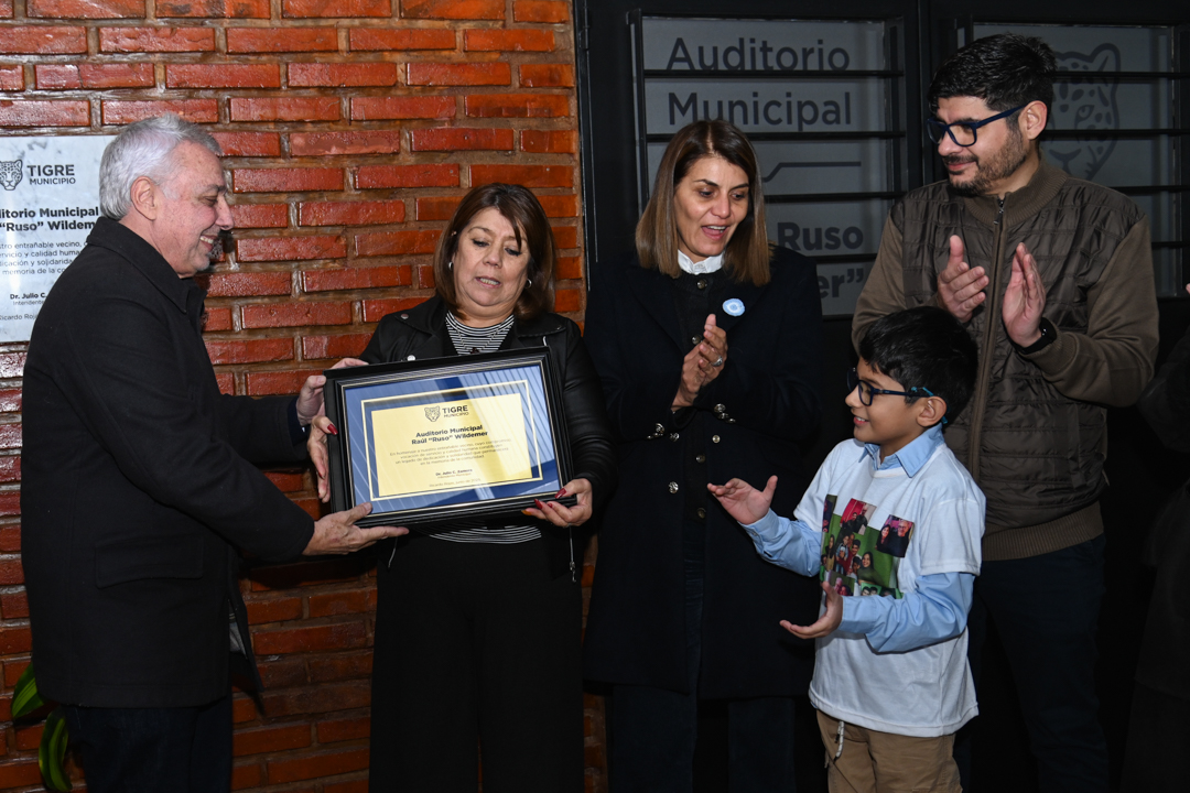 ZamoraJulio's tweet photo. En Ricardo Rojas, participé de la inauguración del Auditorio Municipal Raúl “Ruso” Wildemer, cuyo nombre es un reconocimiento a quien fue delegado de la localidad por su gran vocación de servicio y calidad humana. ¡Seguimos construyendo espacios para promover la cultura local!

#TigreEsMiVida